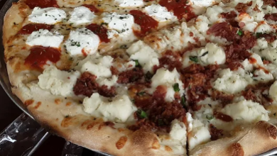 “Transform Leftover Mashed Potatoes into a Mouthwatering Pizza Masterpiece – The Ultimate Comfort Food Hack!”