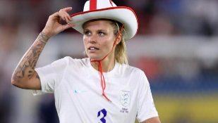 “Rachel Daly Announces Retirement from England Women’s National Team: Passing the Baton to the Next Generation”